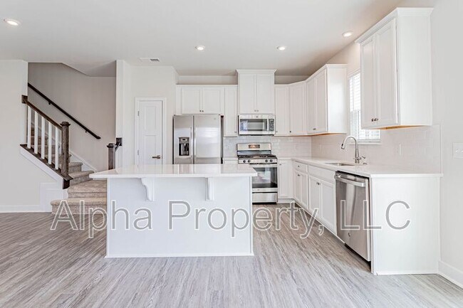 Building Photo - 127 Roseridge Dr