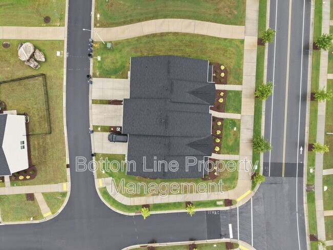 Building Photo - 2312 Kasota Ln