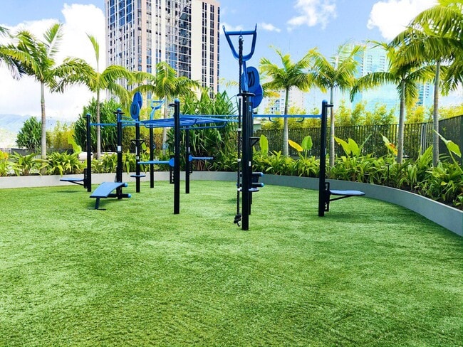 Building Photo - 1001 Queen St