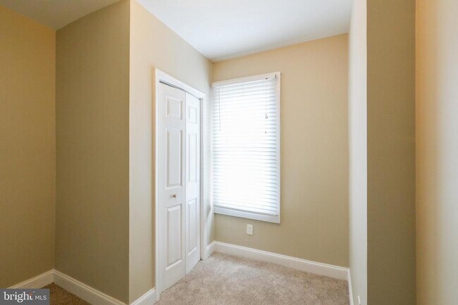 Building Photo - 137 Durfor St