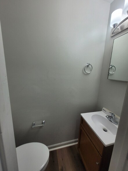 Building Photo - 4 Bainbridge Ave