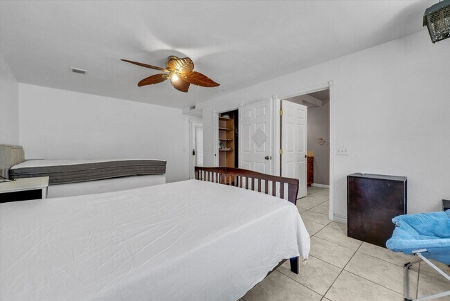 Building Photo - 5958 Quiroz Dr