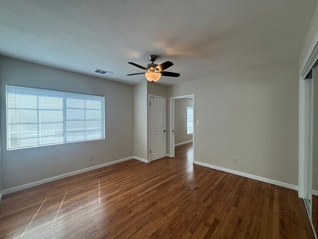 Building Photo - McKenzie 1107-1141