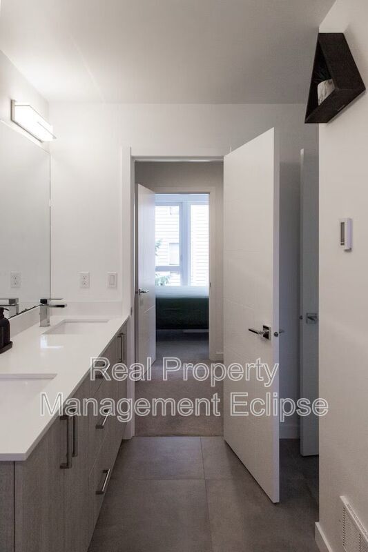 Building Photo - 8819 Midvale Ave N