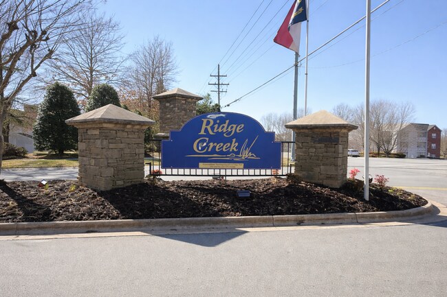 Building Photo - Three bedroom, 2.5 bath townhome in Whitsett