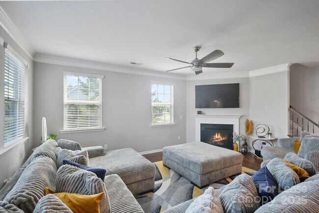 Building Photo - 188 Sweet Briar Dr