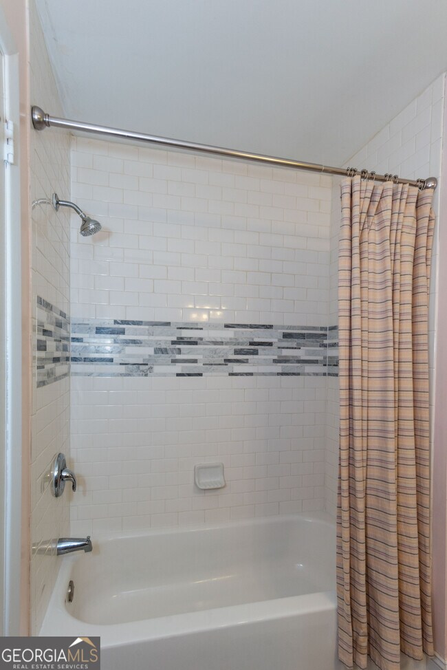 Building Photo - 2674 W Rugby Ave