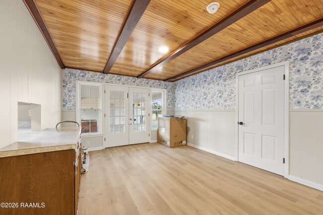 Building Photo - 1401 E Bayou Pkwy