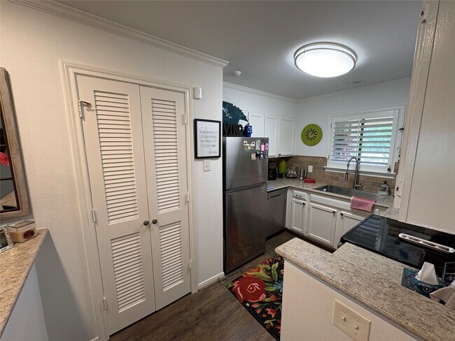 Building Photo - 211 D Lakeview Terrace