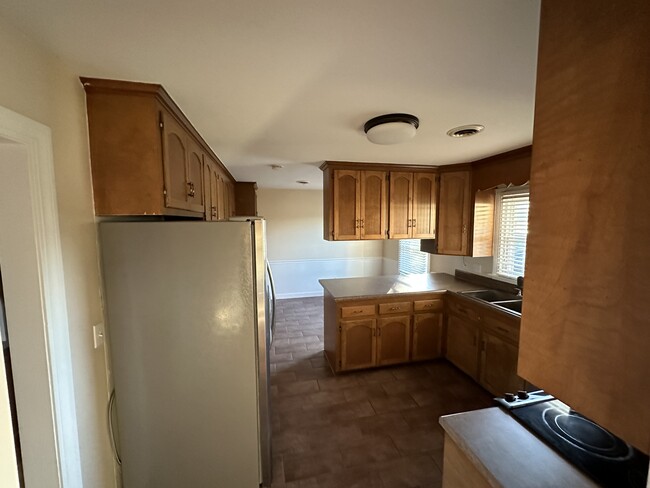 Building Photo - 598 N Trotman Rd
