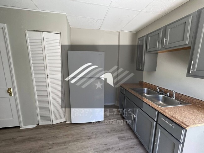 Building Photo - 2212 Calumet St