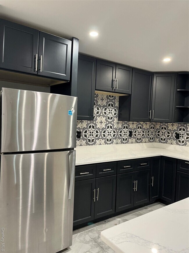 Building Photo - 39 Spruce St