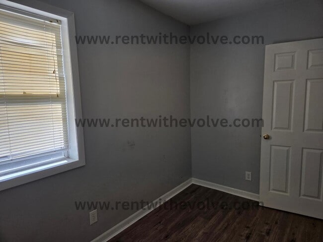 Building Photo - 1708 W 11th St