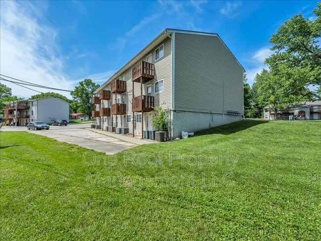 Building Photo - 2001 Chateau Dr