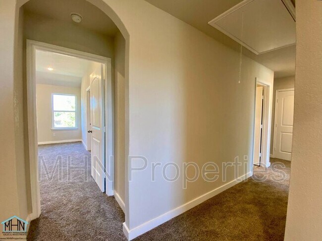 Building Photo - 7913 Cactus Plum Dr