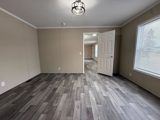 Building Photo - 12501 Apple Ln