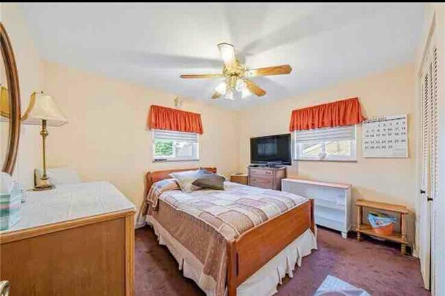 Building Photo - 140 Greenbriar Dr