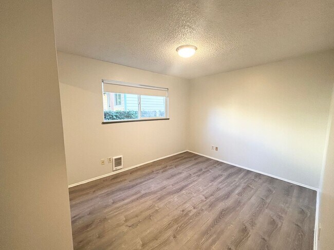 Building Photo - TV1232* - A