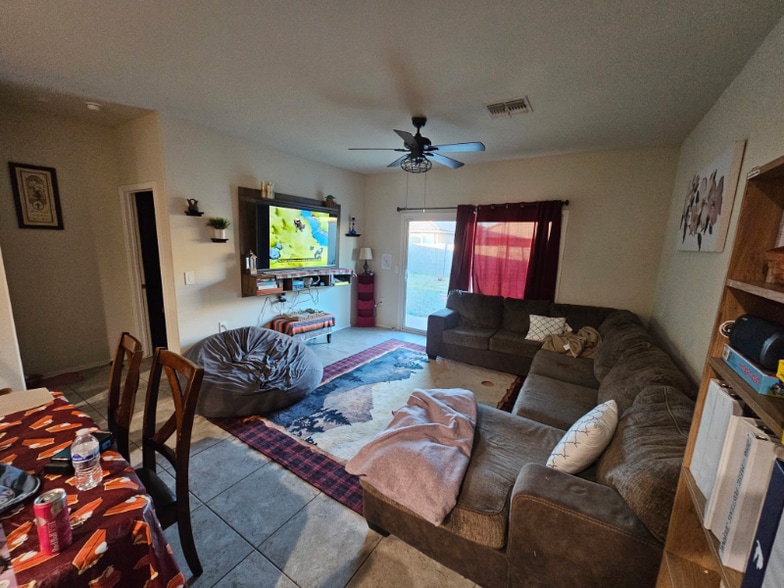 Building Photo - 35444 W San Alvarez Ave