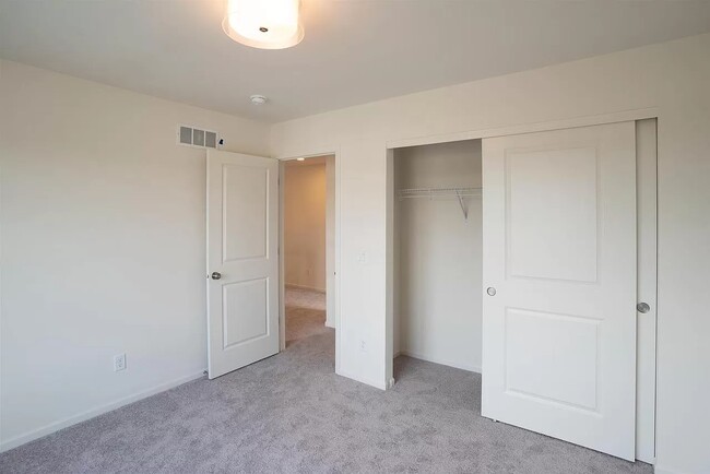 Building Photo - 2319 Lonnie Ln