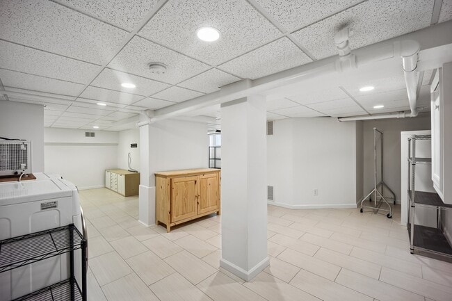 Building Photo - 155 Sunset Ln
