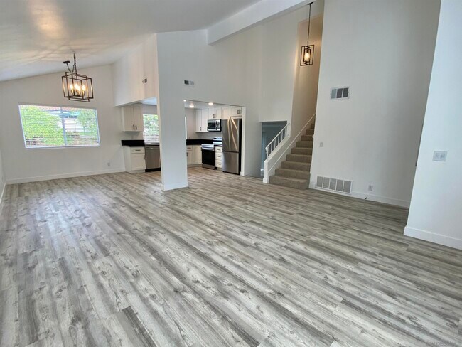 Building Photo - 293 Chapalita Dr