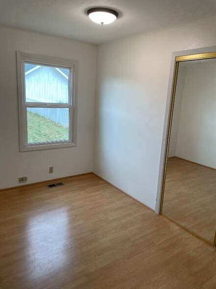 Building Photo - 38850 Pleasant St