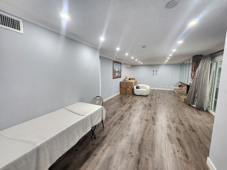 Building Photo - 11665 Babbitt Ave