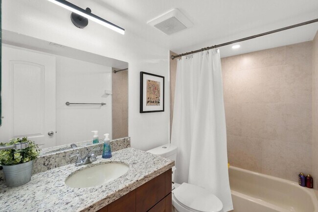 Building Photo - 111 Lake Emerald Dr