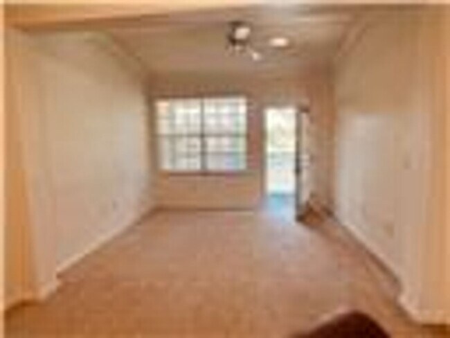 Building Photo - Palm Estates 2/2