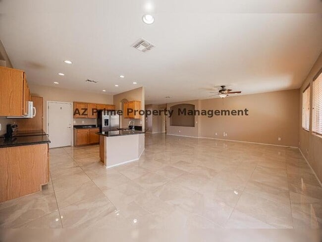 Building Photo - 123 W Elmwood Pl