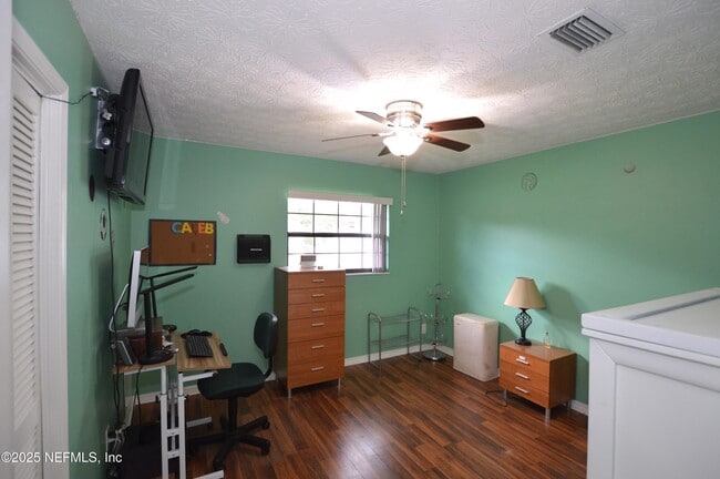 Building Photo - 2887 Navajo Rd