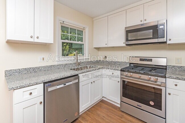 Building Photo - 5510 Trin St