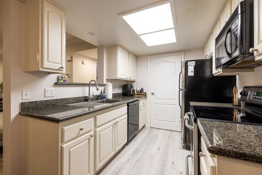 Building Photo - 12067 Alta Carmel Ct