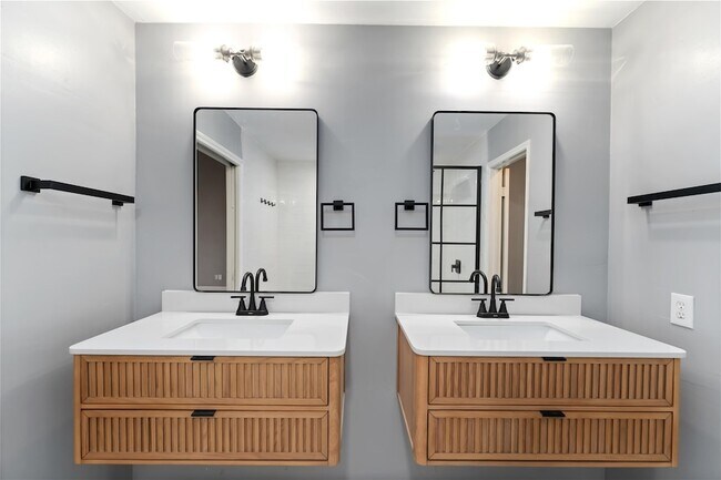 Building Photo - 2002 Fairview St