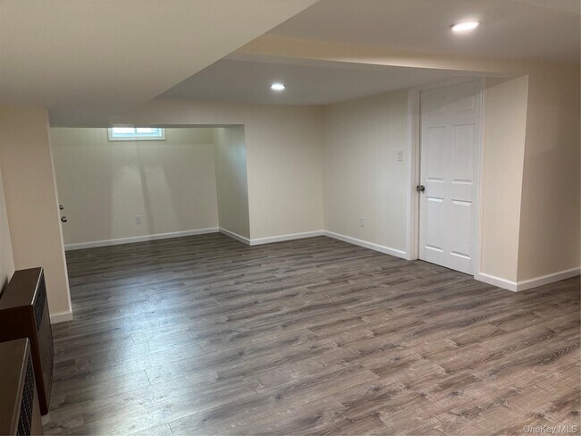 Building Photo - 39 Buckingham Pl