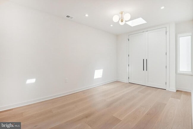 Building Photo - 1329 Connecticut Ave NW