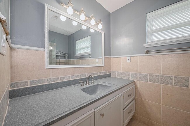 Building Photo - 9711 Mackworth Dr