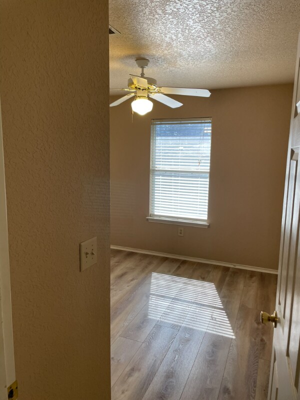 Building Photo - 204 Prairie Springs Loop