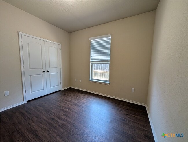 Building Photo - 660 Creekside Cir