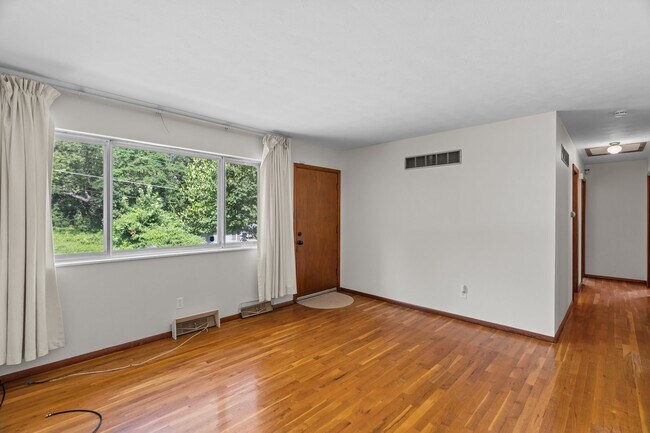Building Photo - 6138 Emerald Ave