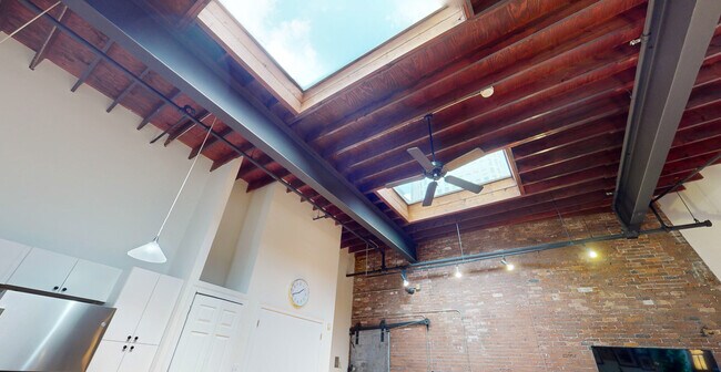 Building Photo - 19 Stanhope St