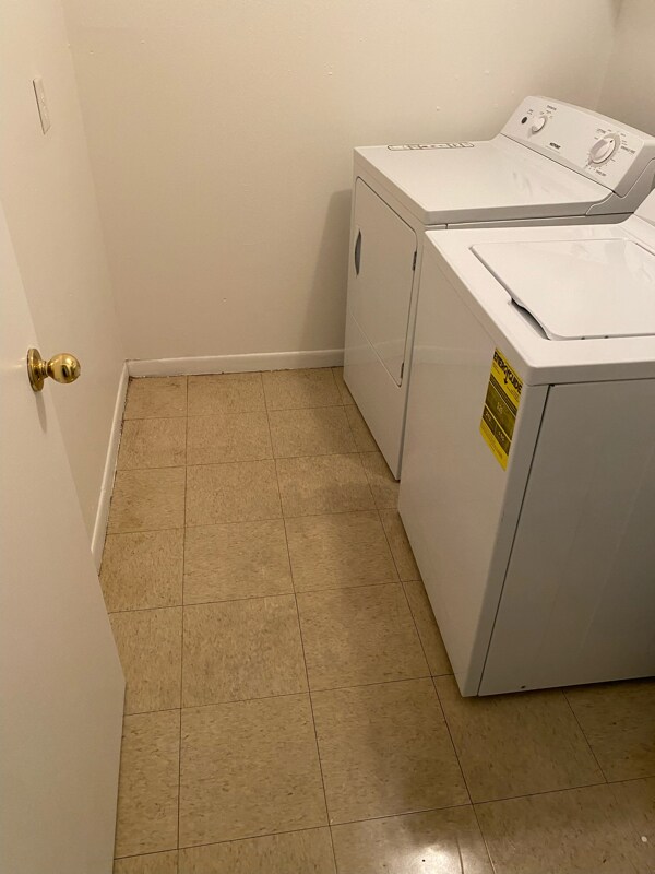 Building Photo - 3067 St Paul Dr