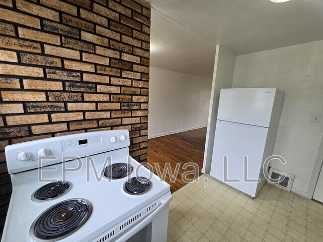 Building Photo - 269 Madison St