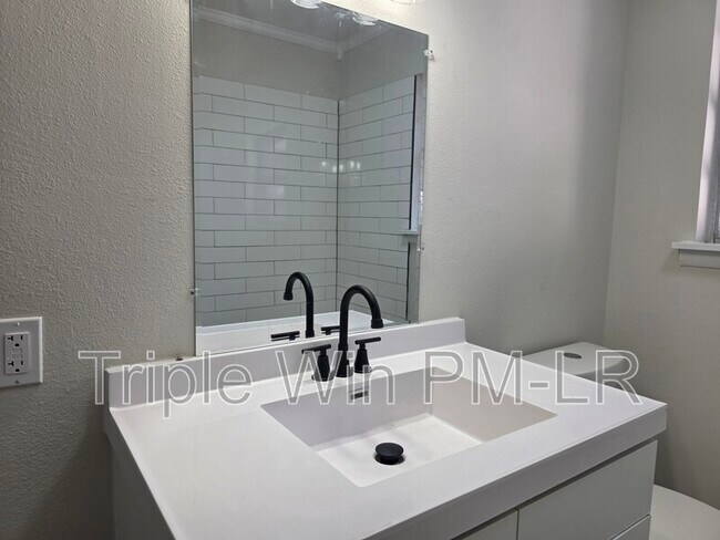 Building Photo - 1413 Nannette St