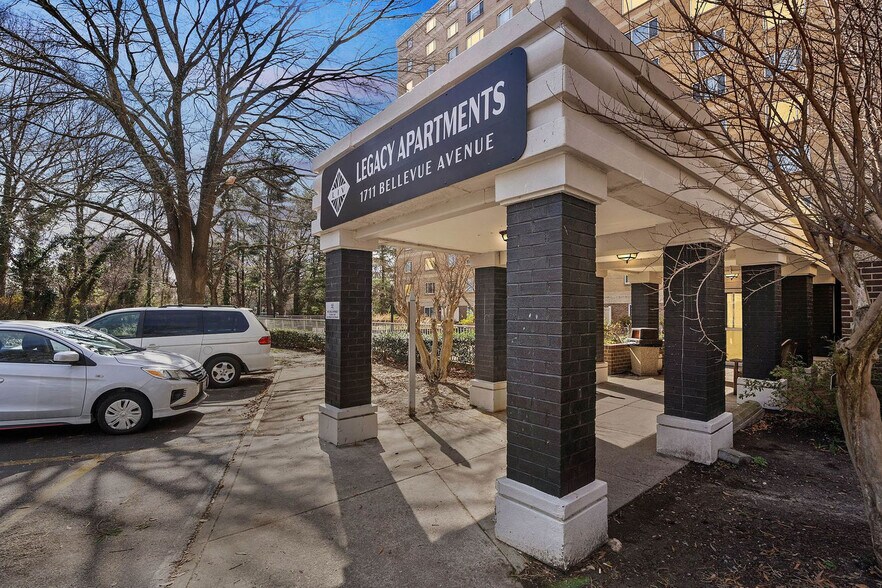 Building Photo - 1711 Bellevue Ave