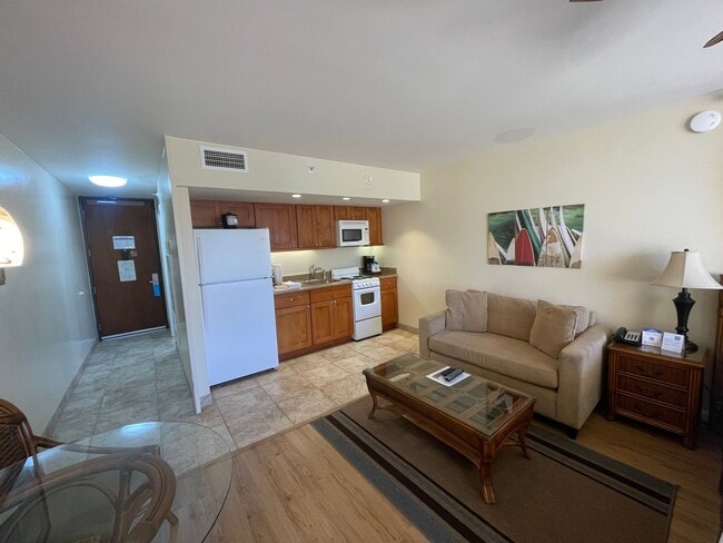 Building Photo - Royal Kahana Studio Apartment