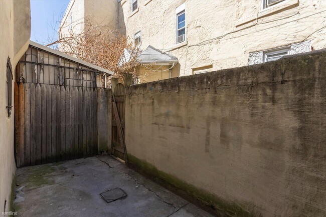 Building Photo - 4 br, 2 bath House - 902 N CARLISLE ST