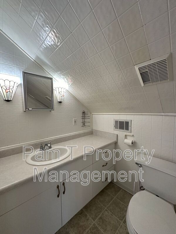 Building Photo - 9160 Ferguson Ave