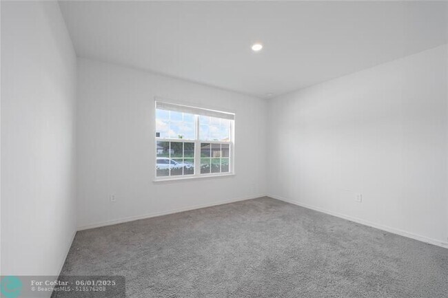 Building Photo - 3537 SW San Benito St